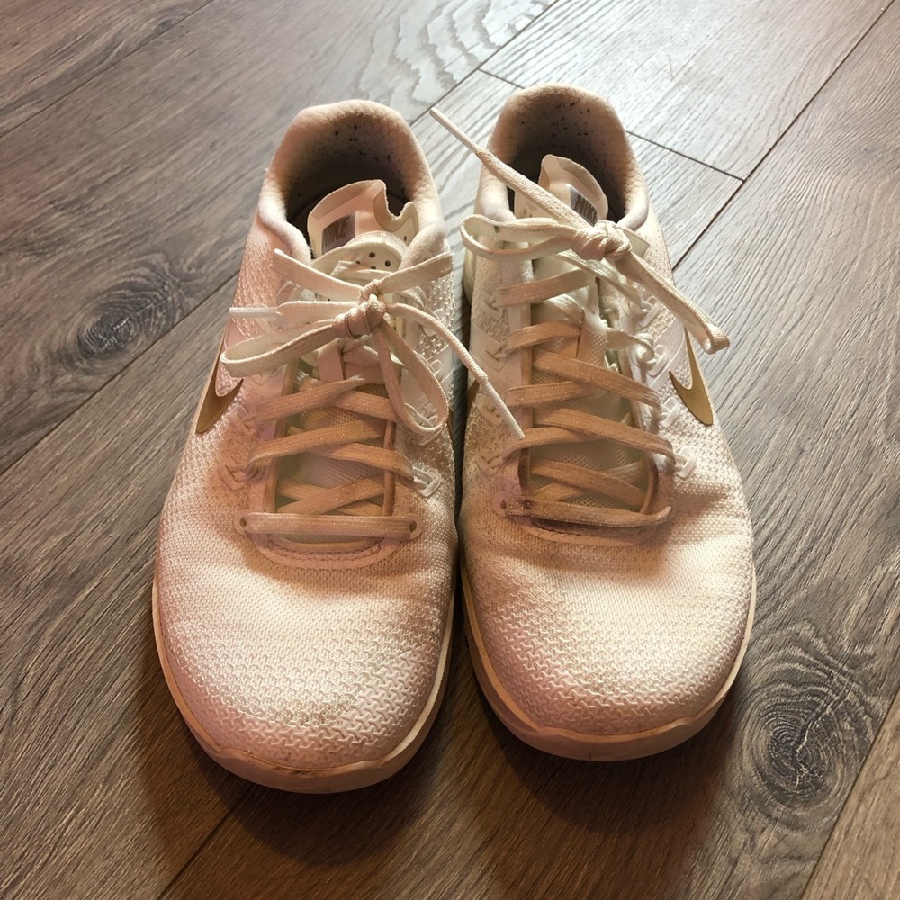 Nike Metcon4 white & gold size 8